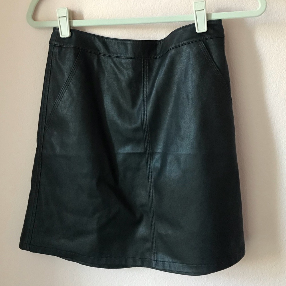 🖤 faux leather mini skirt 🖤